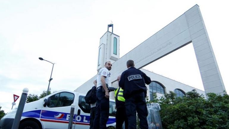 Γαλλία: Χωρίς τραυματίες η απόπειρα επίθεσης με ΙΧ σε τέμενος