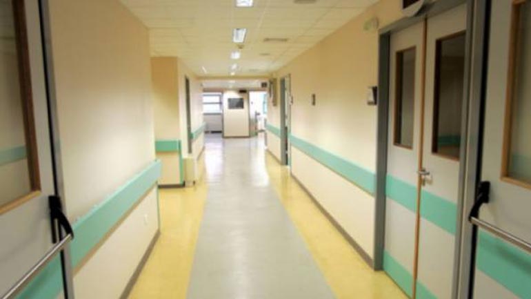 «Ψήνονται» ασθενείς και γιατροί στο ΤΕΠ του Γενικού Νοσοκομείου Λάρισας