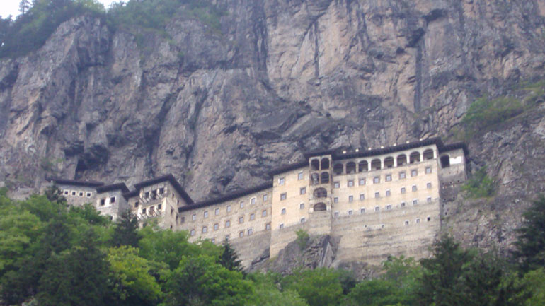 Δεν θα τελεστεί Θεία Λειτουργία στη Παναγία Σουμελά το Δεκαπενταύγουστο