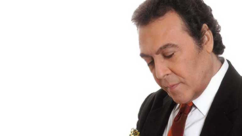 Ο Τόλης Βοσκόπουλος στο Δημαρχείο Νίκαιας για να τιμηθεί!