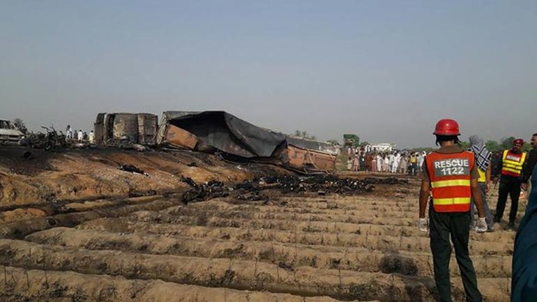 Πακιστάν: Αυξάνεται ο αριθμός των θυμάτων στην τραγωδία με το βυτιοφόρο