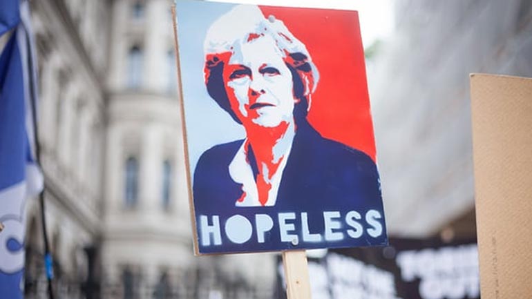 Βρετανία: Υπουργοί πιέζουν την πρωθυπουργό Μέι να τερματίσει τη λιτότητα