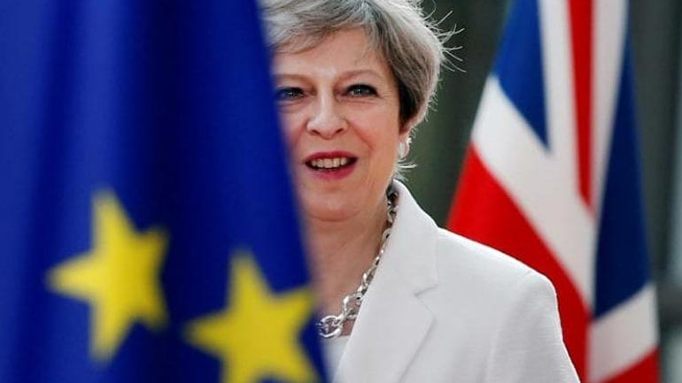 «Sunday Telegraph»: Η κυβέρνηση Μέι ίσως αποχωρήσει από τις συνομιλίες για το Brexit