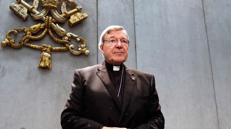 Αυστραλοί μαζεύουν λεφτά για το δεξί χέρι του Πάπα που κατηγορείται για σεξουαλικά εγκλήματα