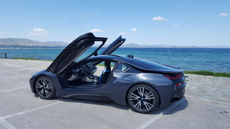 Ο τρόπος που ανοίγουν οι πόρτες είναι εντυπωσιακός!