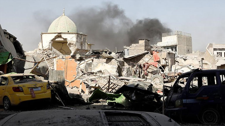 Εικόνες καταστροφής καταγράφονται πάνω από την παλιά πόλη της Μοσούλης