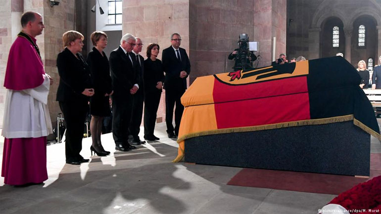 Στον Καθεδρικό του Σπάιερ ο γερμανός πρόεδρος και η καγκελάριος αποχαιρετούν τον Χέλμουτ Κολ