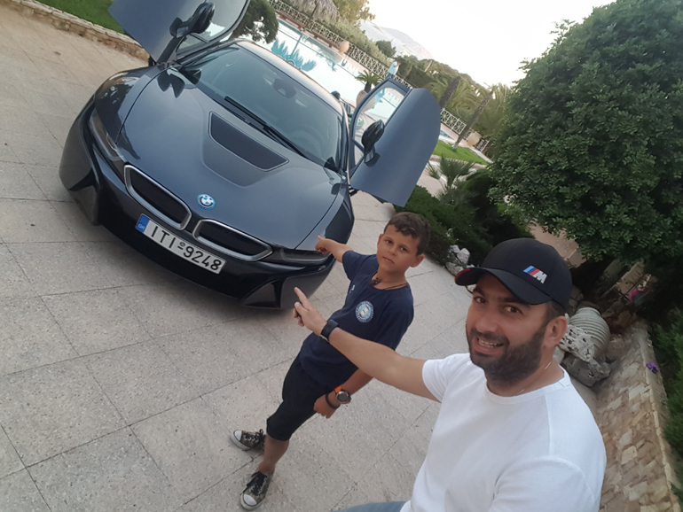 Ο υπογράφων μαζί με τον Λέων Σπάρταλη και το BMW i8