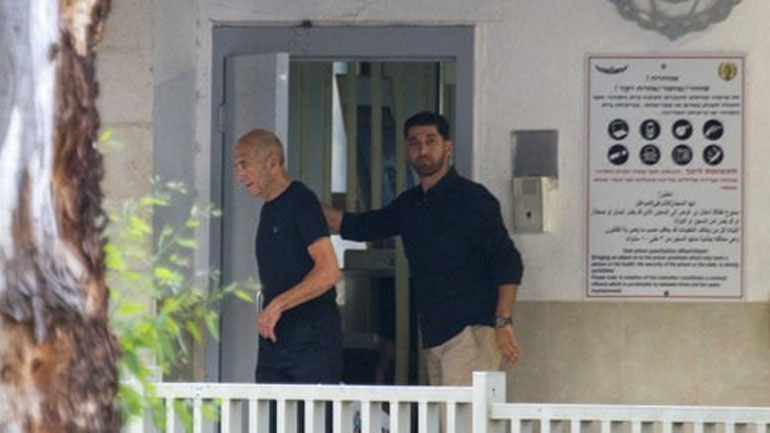 Ελεύθερος αφέθηκε ο πρώην πρωθυπουργός του Ισραήλ Εχούντ Ολμέρτ