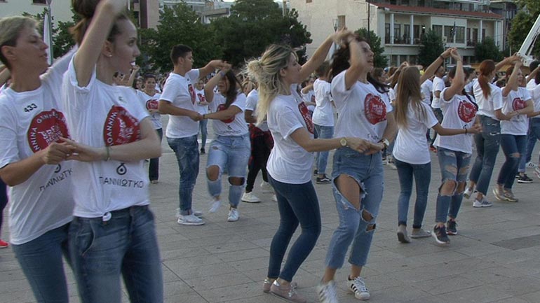 Ιωάννινα: Ρεκόρ Γκίνες χορεύοντας salsa