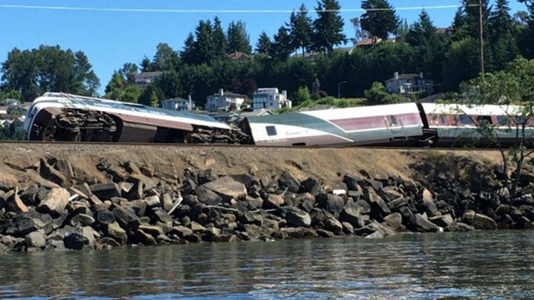ΗΠΑ: Eκτροχιάστηκε τρένο στην Ουάσινγκτον