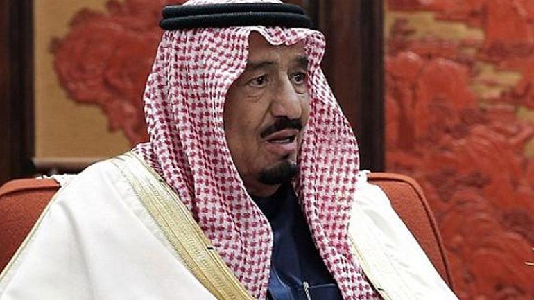 Σαουδική Αραβία: Ο βασιλιάς απέλυσε αρθρογράφο που επέδειξε υπερβάλλοντα ζήλο στην… εξύμνησή του