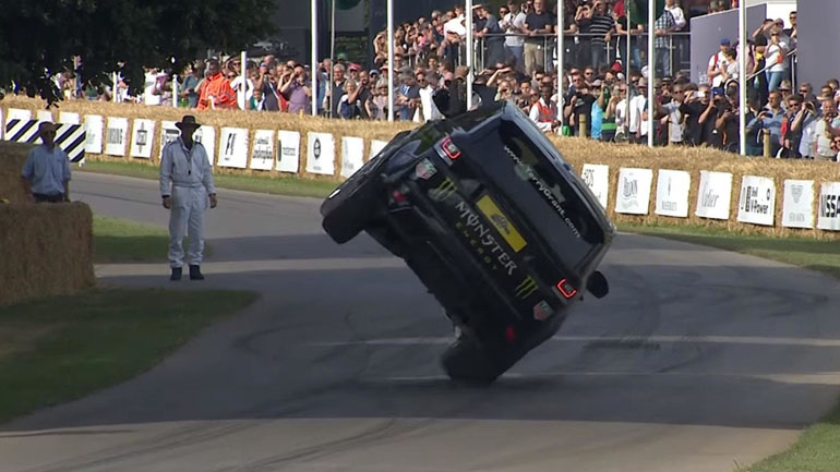 Το Range Rover πάει στους δύο τροχούς! Το Range Rover πάει στους δύο τροχούς!