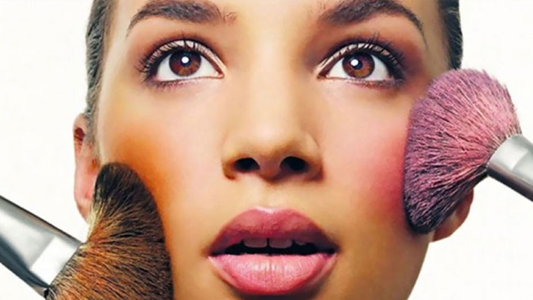 Πώς να επιλέξεις το σωστό χρώμα ρουζ για την επιδερμίδα σου