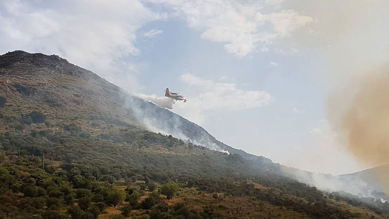 Περιορίστηκε η δασική πυρκαγιά στην Κεφαλονιά
