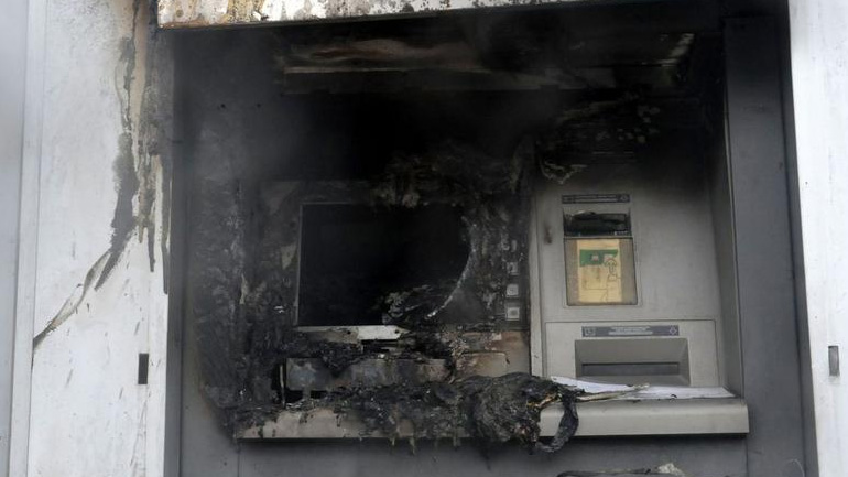 Άρπαξαν 100.000 ευρώ από ΑΤΜ στη Φθιώτιδα Άρπαξαν 100.000 ευρώ από ΑΤΜ στη Φθιώτιδα