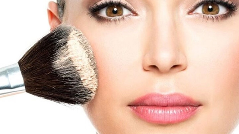 Πώς να εφαρμόσεις σωστά την πούδρα σου;