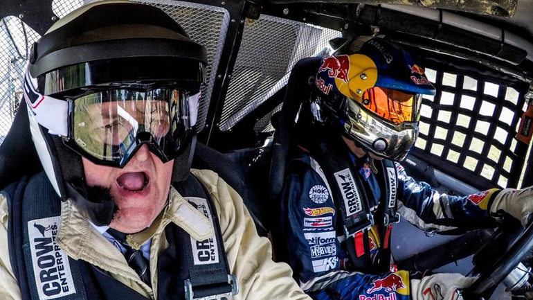 Η ξενάγηση στο κτήμα δεν πήγε πολύ καλά για τον μπάτλερ! Η ξενάγηση στο κτήμα δεν πήγε πολύ καλά για τον μπάτλερ!