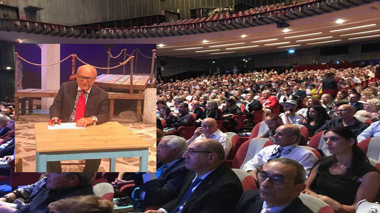 Στο κατάμεστο θέατρο «Il Sistina» παρουσίασε το βιβλίο του ο διεθνούς φήμης Έλληνας γιατρός Ν. Σικλόγλου