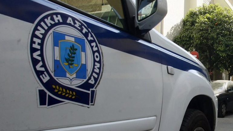 Πατέρας απείλησε τον γιο του με καραμπίνα και σφυρί