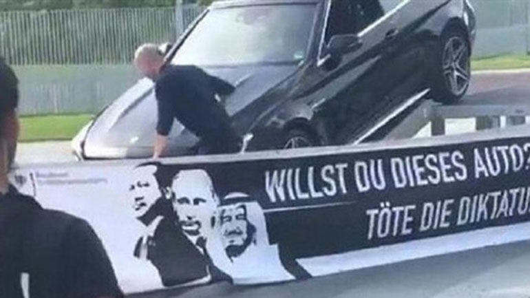 Την οργή της Άγκυρας προκάλεσε έργο καλλιτέχνη έξω από την γερμανική καγκελαρία