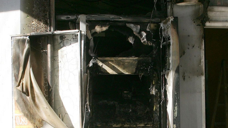 Ανατίναξαν ΑΤΜ σε καφετέρια στη Σαρωνίδα – Ένοπλοι ακινητοποίησαν τον φύλακα