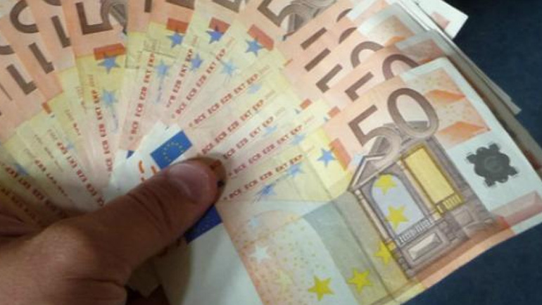 Αλεξανδρούπολη: 43χρονος αφαίρεσε χρήματα από σταθμευμένο αυτοκίνητο