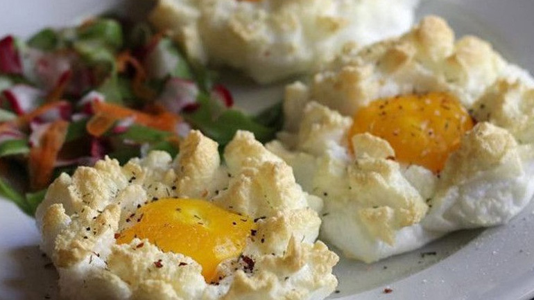 Η νέα τρέλα των food bloggers είναι τα… «σύννεφα αβγών»!