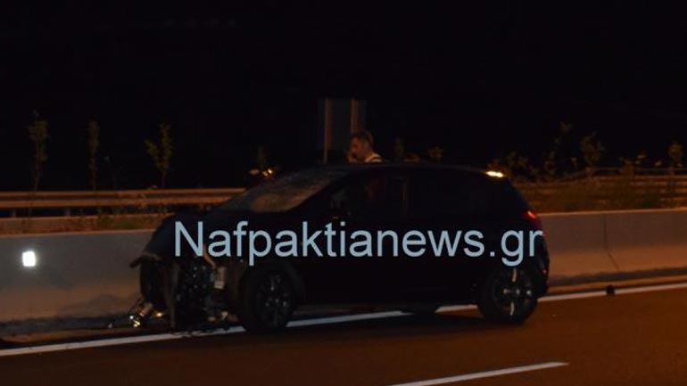 Αυτοκίνητο έχασε τον έλεγχο στην Ιόνια οδό και παρέσυρε ταμπέλες