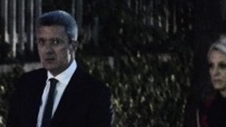 Σκυθρωπός ο Νίκος στο γάμο του Ρουβά