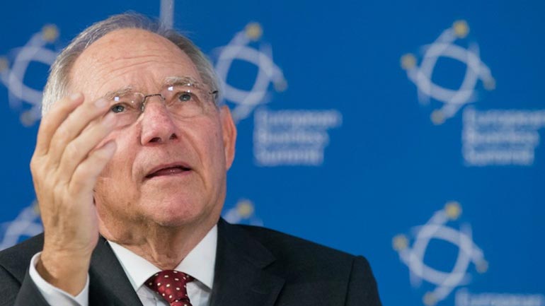 Ο Σόιμπλε ευελπιστεί ότι η ανάπτυξη θα ωθήσει την ΕΚΤ να τερματίσει την ποσοτική χαλάρωση