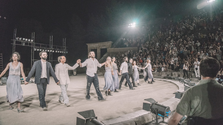 Οι «Επτά επί Θήβας» νίκησαν τον καύσωνα – Αποθέωση και συγκίνηση στην Επίδαυρο