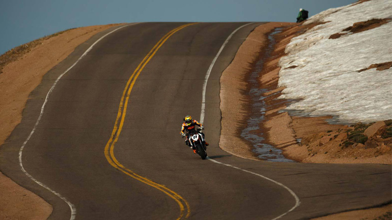 Ανεβαίνοντας στο Pikes Peak με τον Chris Fillmore… χωρίς ανάσα!