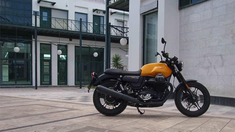 Moto Guzzi V7III Stone: Una Bella Donna!