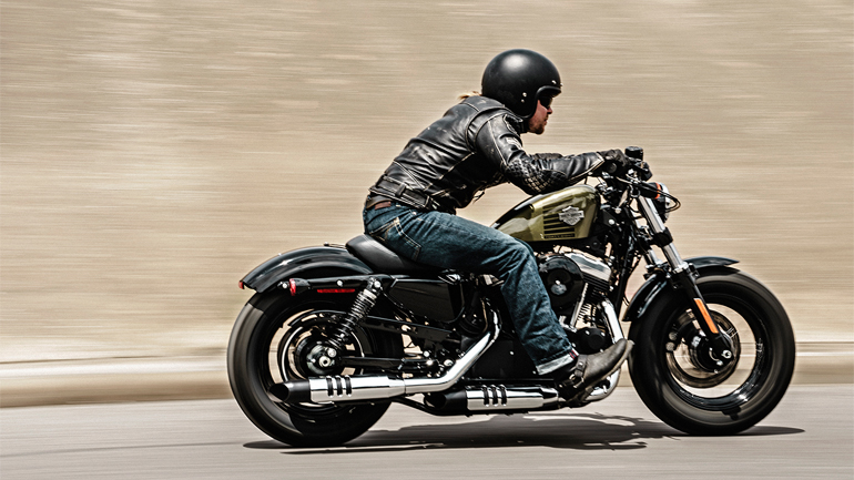 Harley Dark Custom: Αγοράζεις και… κερδίζεις! Harley Dark Custom: Αγοράζεις και… κερδίζεις!