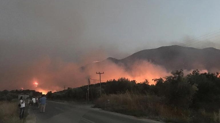 Σε ύφεση και ελεγχόμενες οι φωτιές στην Ανατολική Μάνη