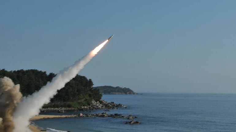 Επίδειξη δύναμης από τις ένοπλες δυνάμεις των ΗΠΑ και της Νότιας Κορέας, μετά τη δοκιμή ενός ICBM από τη Βόρεια Κορέα