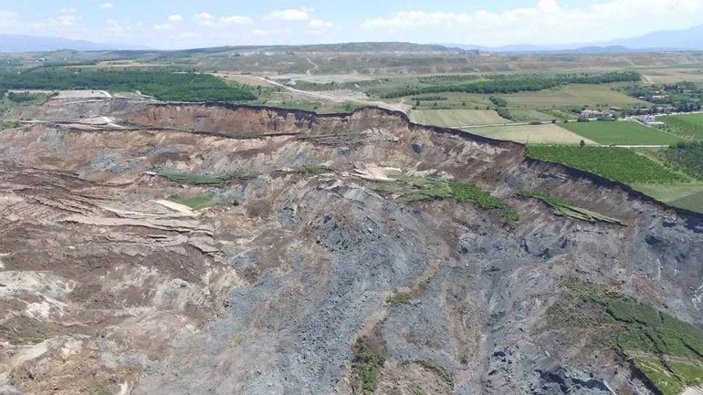 Η ΔΕΗ πληρώνει τη μίσθωση 30 σπιτιών για τους κατοίκους των Αναργύρων