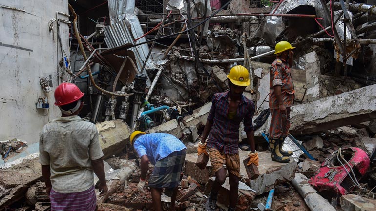 Μπανγκλαντές: Τους 13 έφθασαν οι νεκροί από την έκρηξη σε εργοστάσιο ρούχων