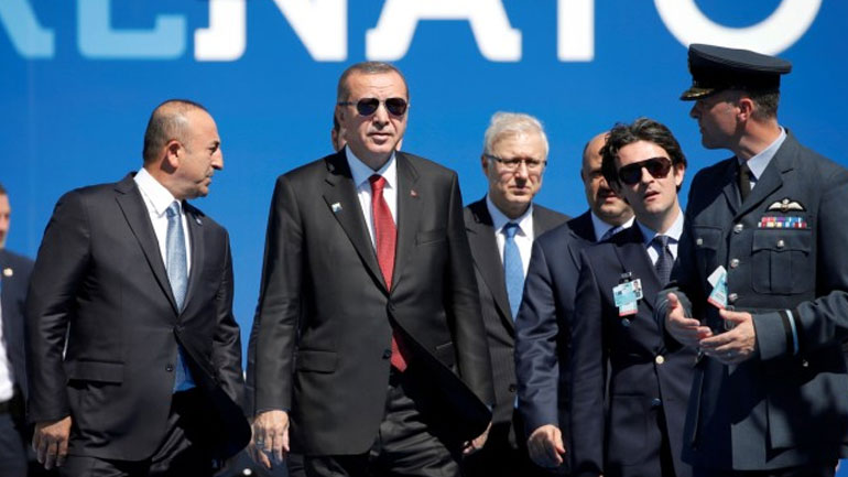 Die Zeit: Η Τουρκία κατασκοπεύει πρώην δικούς της στρατιωτικούς