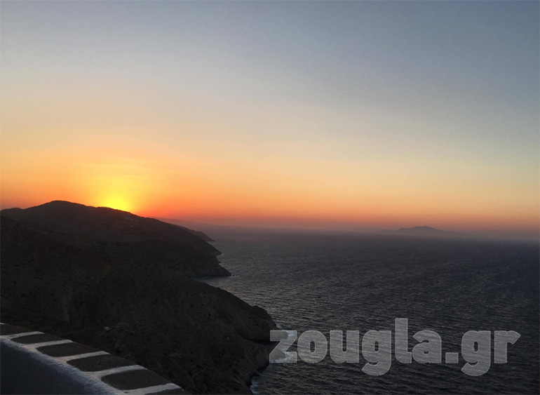 To ηλιοβασίλεμα της Φολεγάνδρου