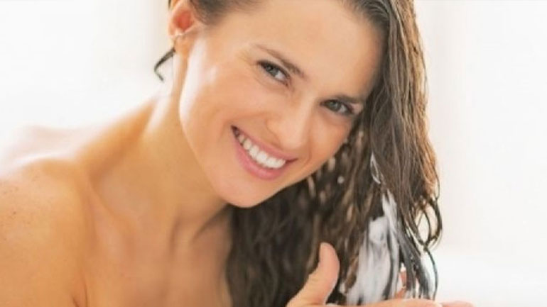 Conditioner ή μάσκα: Τι είναι καλύτερο για τα μαλλιά μου;