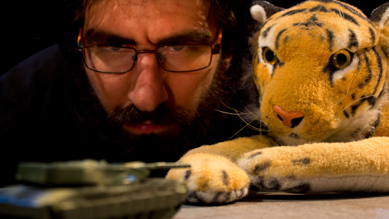 «Πλαστικοί ήρωες» του Ariel Doron στο  Φουαγιέ Εταιρείας Μακεδονικών Σπουδών