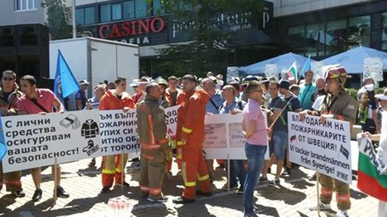 Βουλγαρία: Αύξηση μισθών, νέες στολές ζητούν οι αστυνομικοί και οι πυροσβέστες