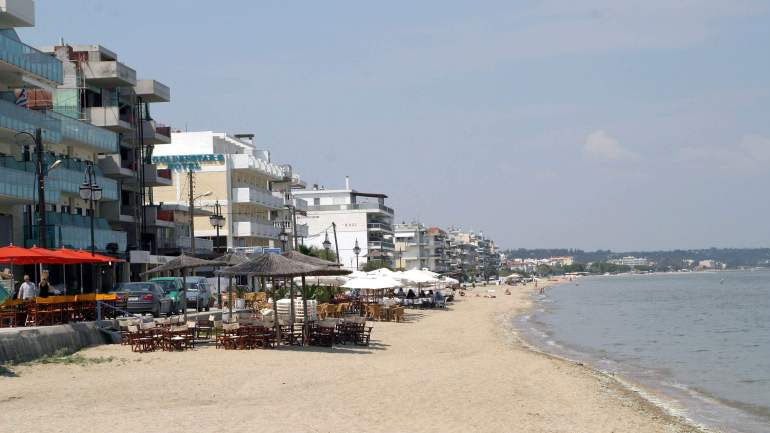 Το φυτοπλαγκτόν έδιωξε τους τουρίστες από τις παραλίες του δήμου Θερμαϊκού