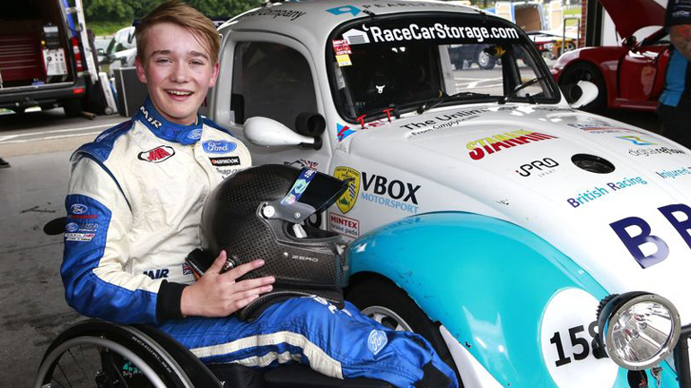 Επέστρεψε στις πίστες έστω και χωρίς πόδια ο 18χρονος