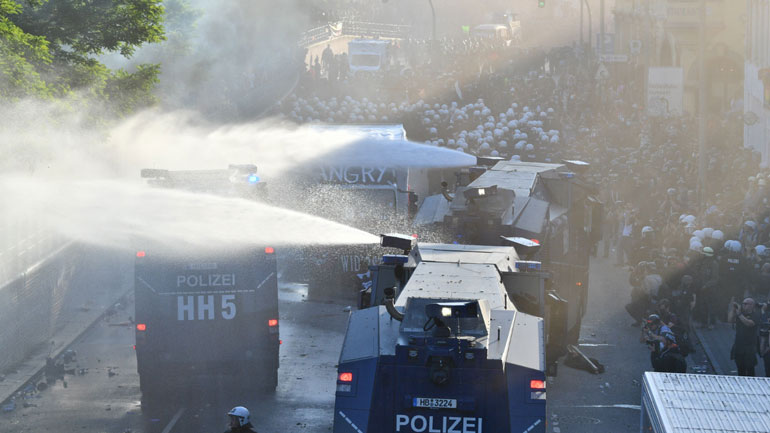 Ένταση και δακρυγόνα σε διαδήλωση κατά του G20 στο Αμβούργο