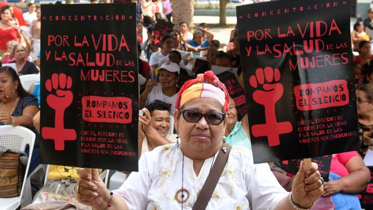 Ελ Σαλβαδόρ: 30 χρόνια κάθειρξη σε μια έφηβη που είχε μείνει έγκυος εξαιτίας βιασμού διότι το μωρό γεννήθηκε νεκρό