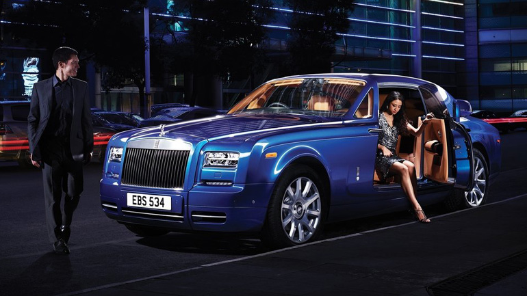 Πόσων χρόνων είναι οι πελάτες της Rolls-Royce;