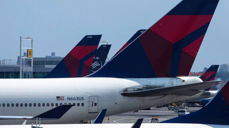 Αναστάτωση στον αέρα: Επιβάτης επιτέθηκε σε αεροσυνοδό